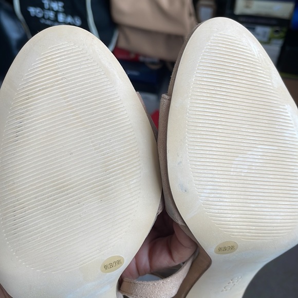 Camel suede and dazzle heels - Picture 2 of 9